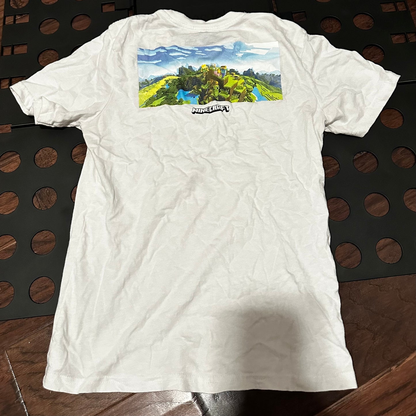 Mojang Studios White shirt - youth large
