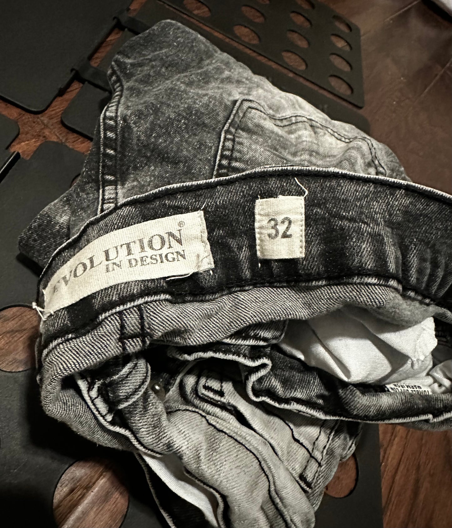 Evaluation Washed Ripped Black Jeans (32-30)