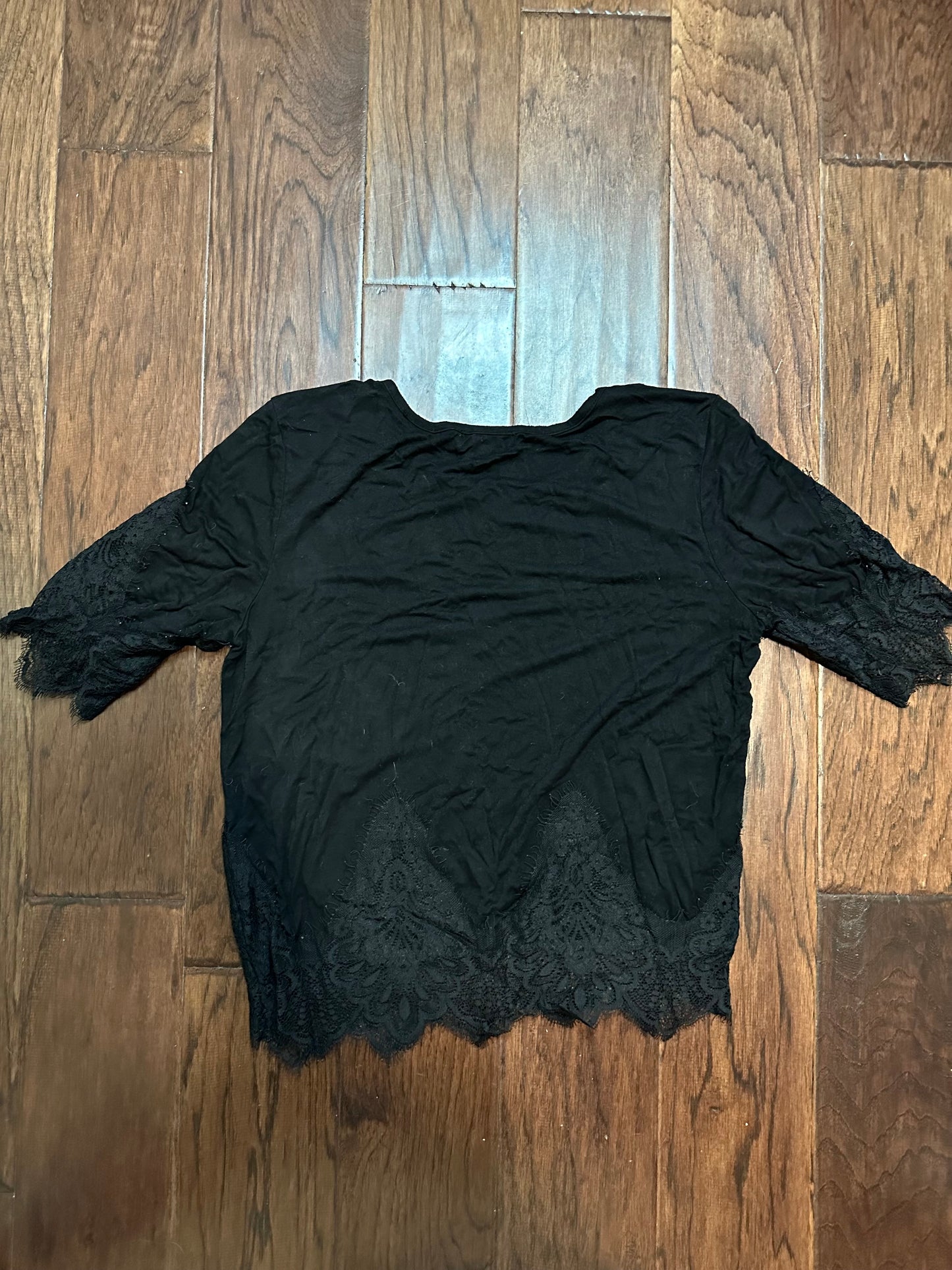 Roommates Black lace top - Medium