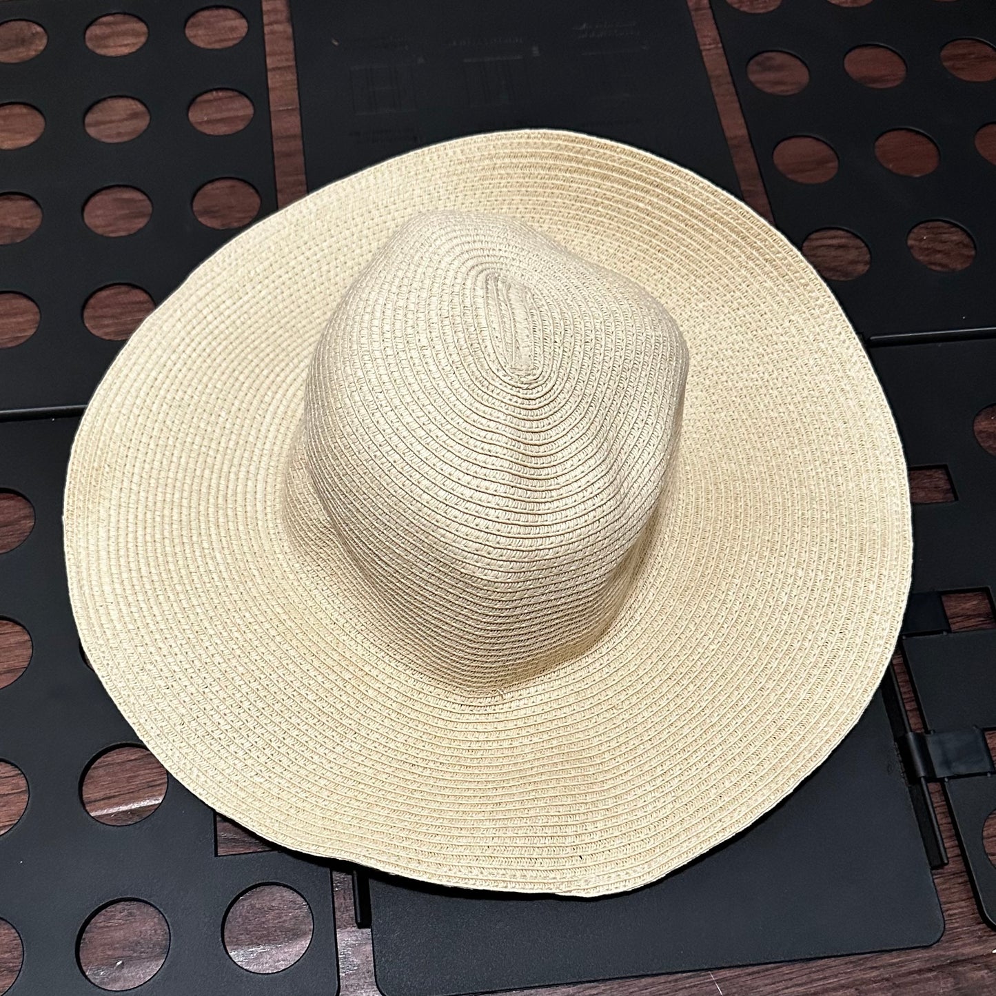 H&M Woman’s beige sun hat