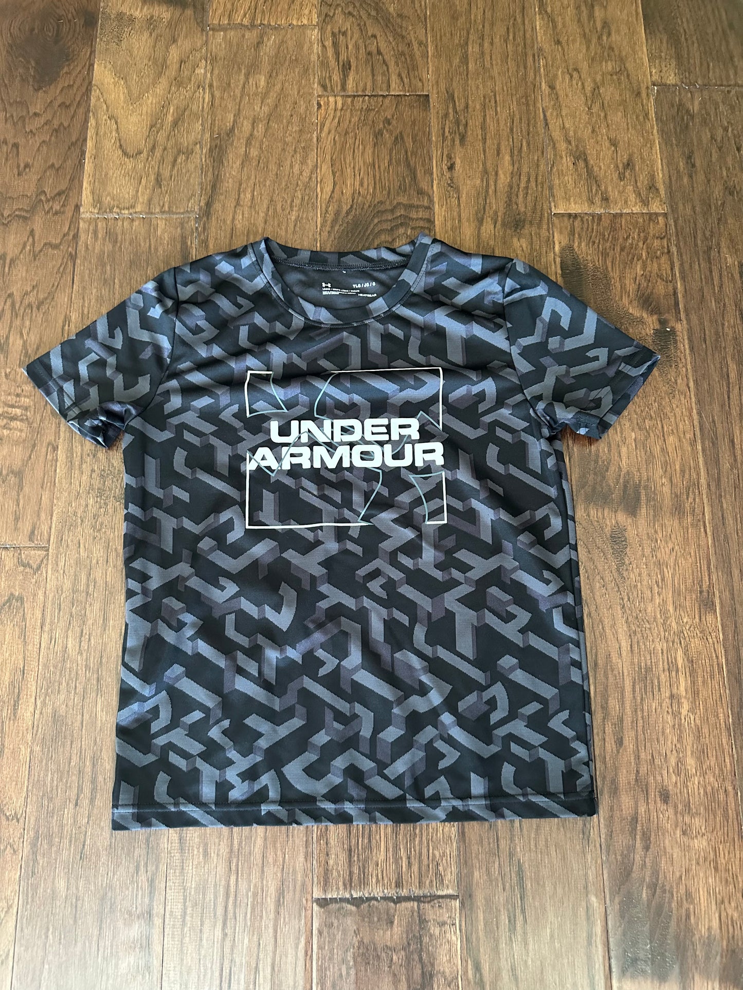 Under Armour - Black Shirt - Youth Large